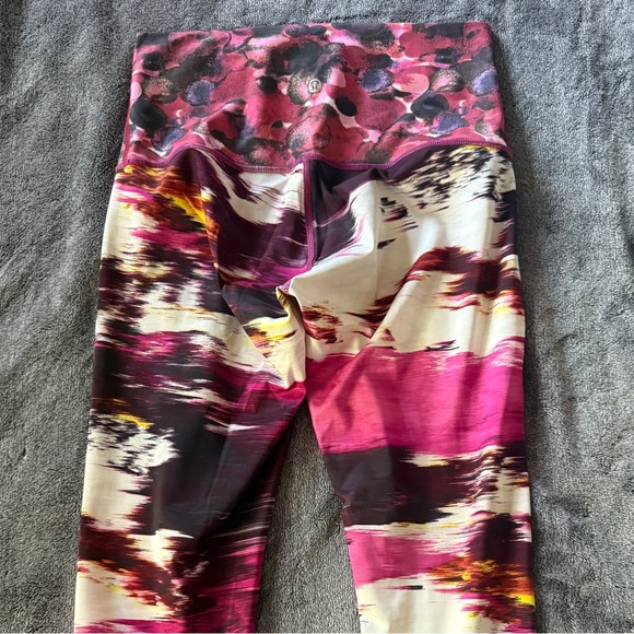 Lululemon Wunder Under Crop sz 8 - Picture 2 of 3